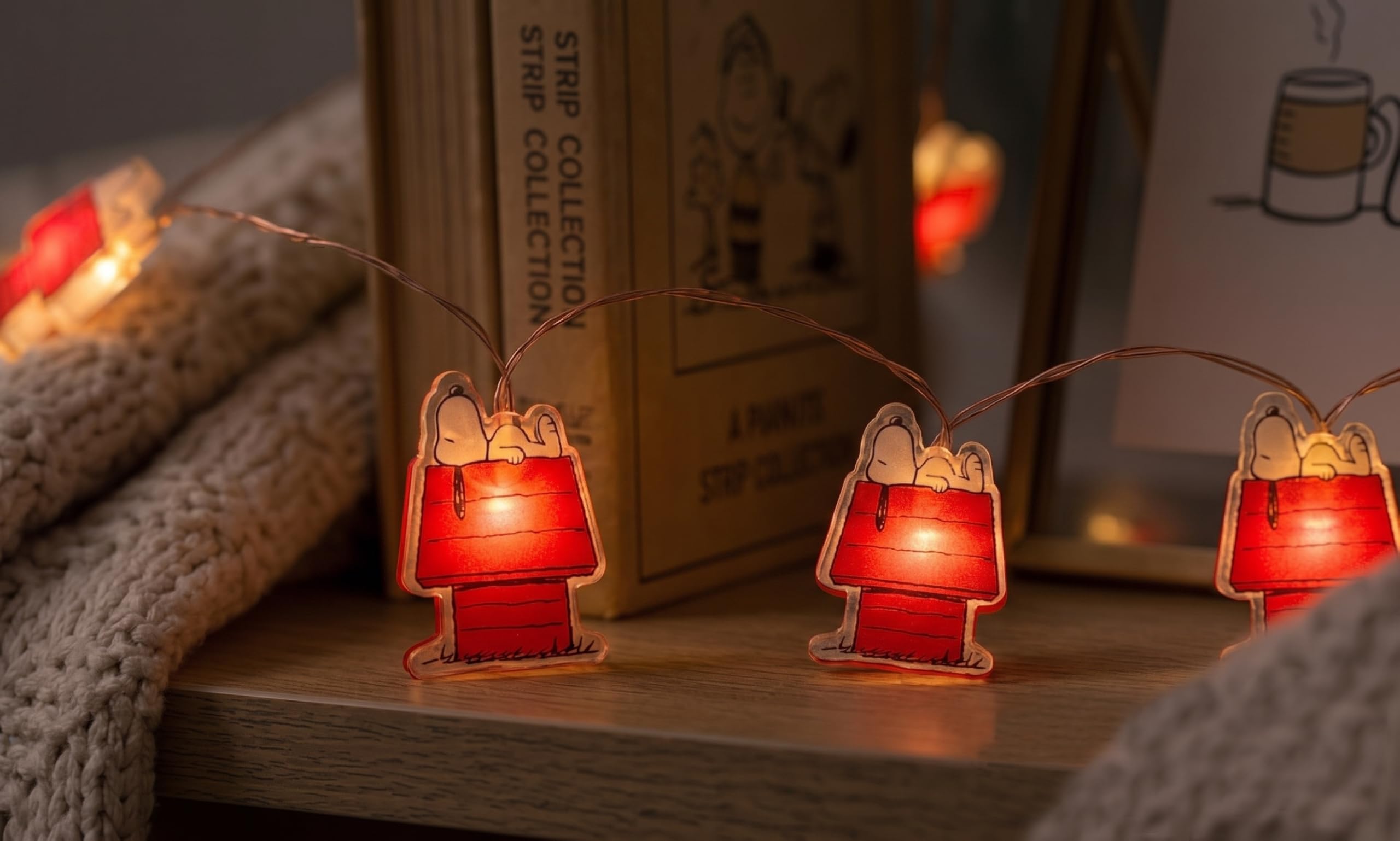 PEANUTS☆クリスマスライト Amazon.com: Silver Buffalo Peanuts Snoopy Warm White LED, String
